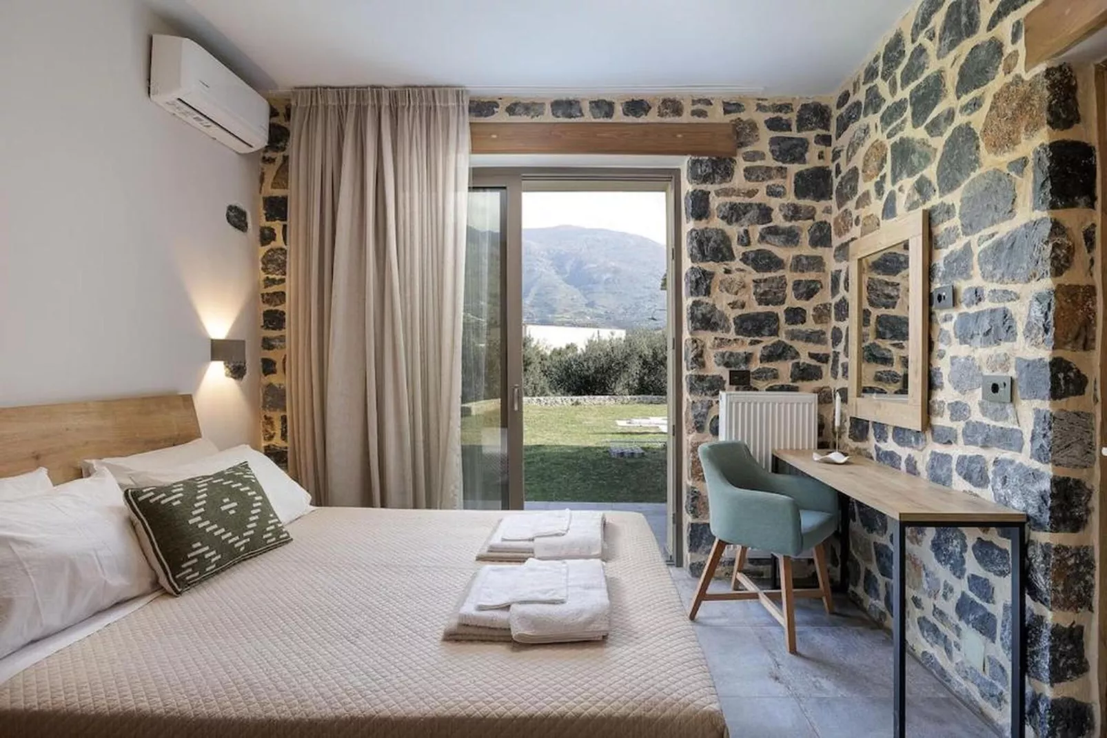 Kozilis Villas - Slaapkamer