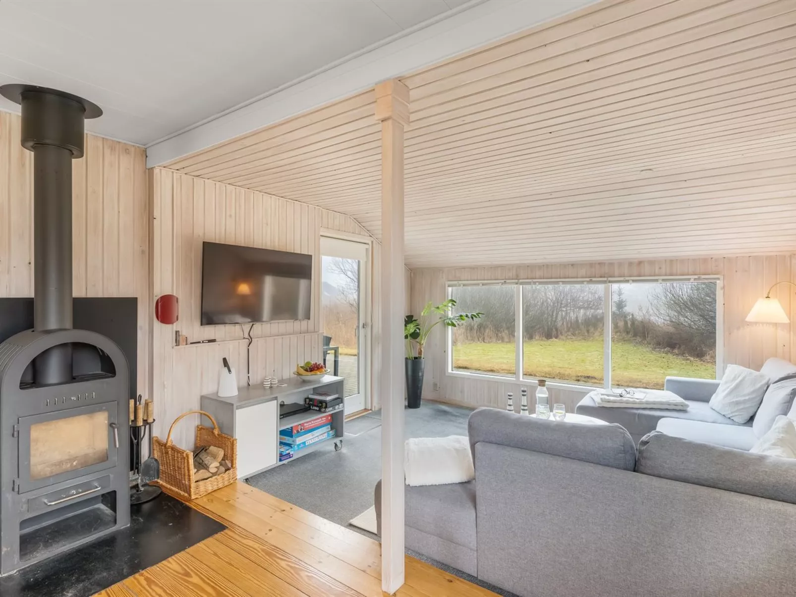 "Eloise" - 400m from the sea - Binnen