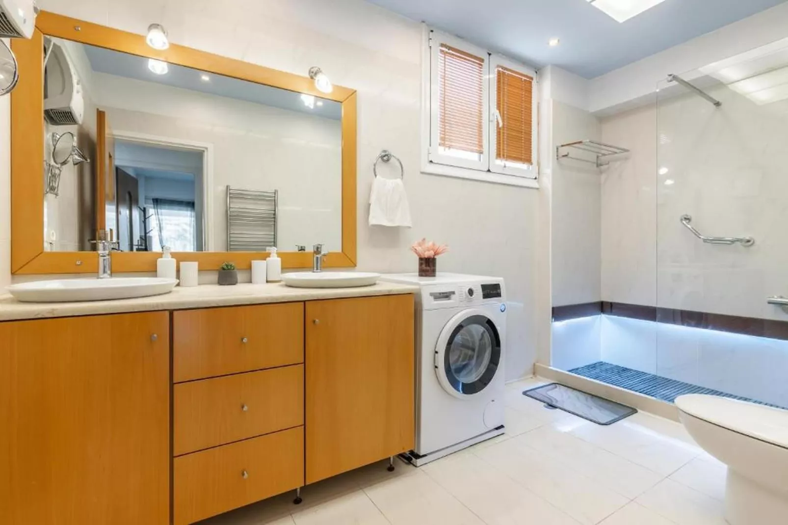 WhiteBlue Spa Villa - Badkamer