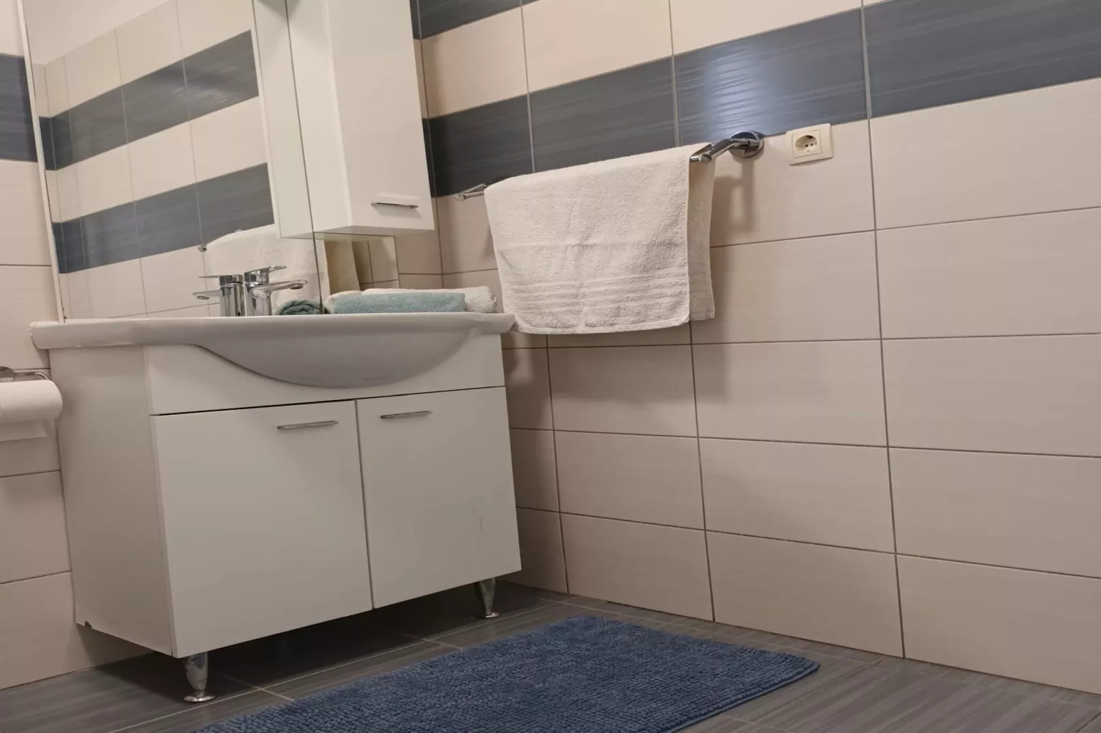 Holiday Home Gabi - Three Bedroom Holiday Home with Terrace and Swimming pool - Badkamer