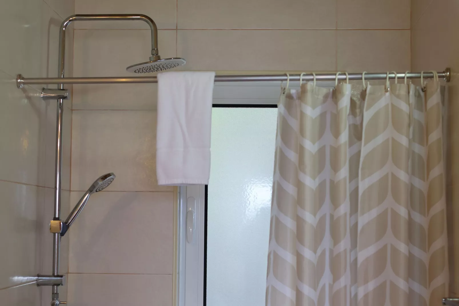 Small semi-detached holiday home in Santo Amaro-Badkamer