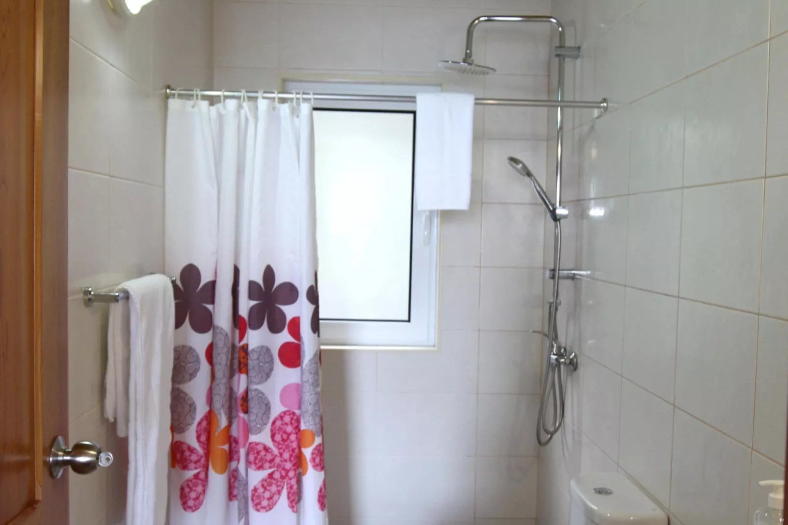 Small semi-detached holiday home in Santo Amaro-Badkamer
