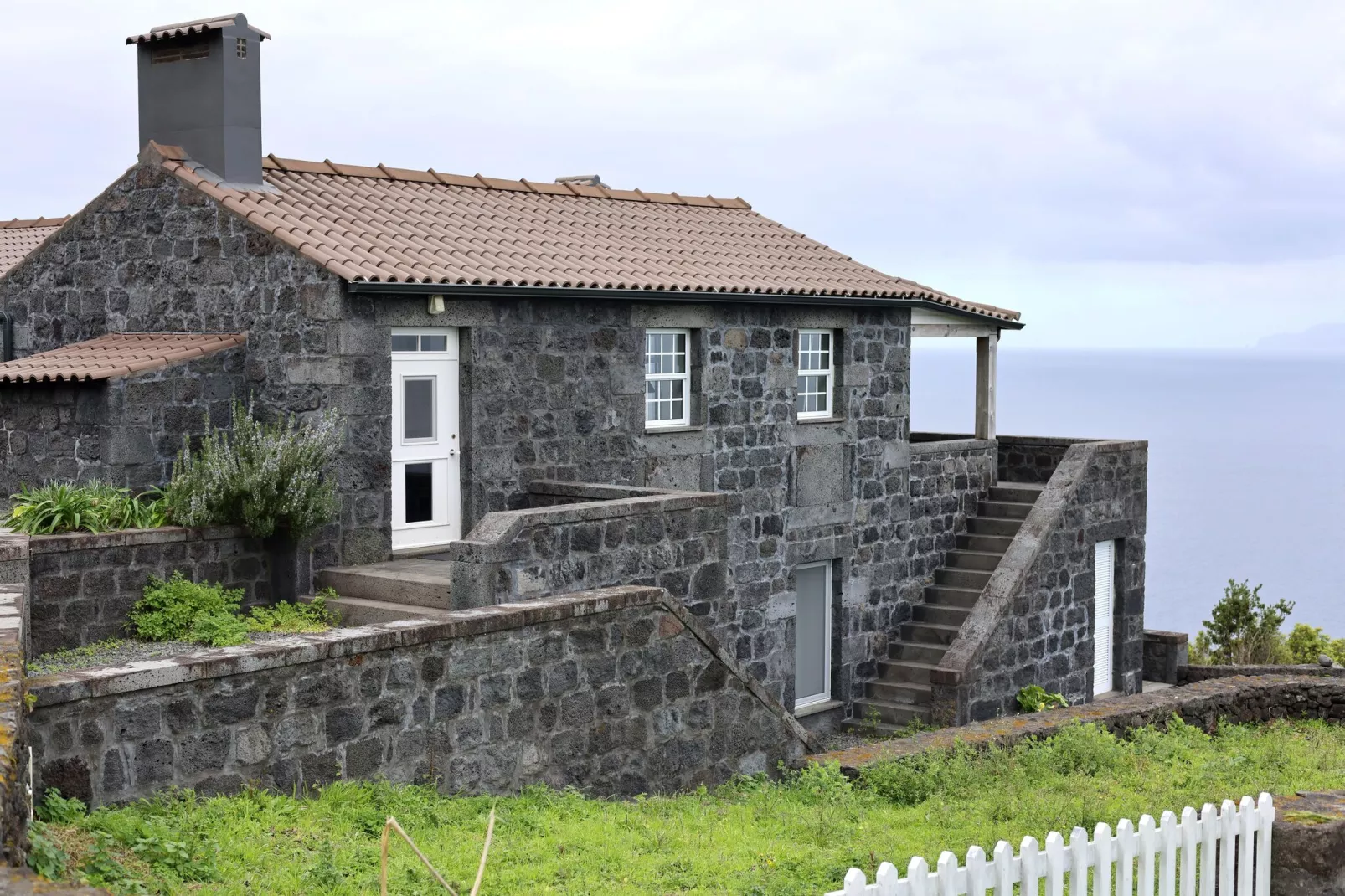 Holiday Apartment in Santo Amaro  // Apt T1-Buitenkant zomer
