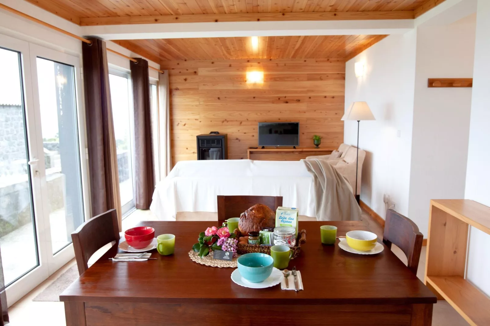 Holiday Apartment in Santo Amaro  // Apt T1-Eetkamer