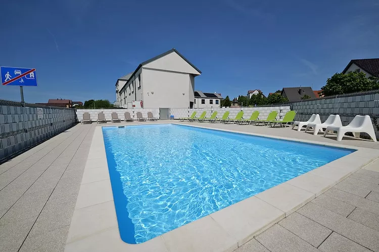 Domy wakacyjne z basenem letnim dla max 6 osób Jarosławiec - Zwembad