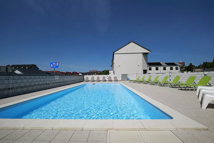 Domy wakacyjne z basenem letnim dla max 4 osób Jarosławiec - Zwembad