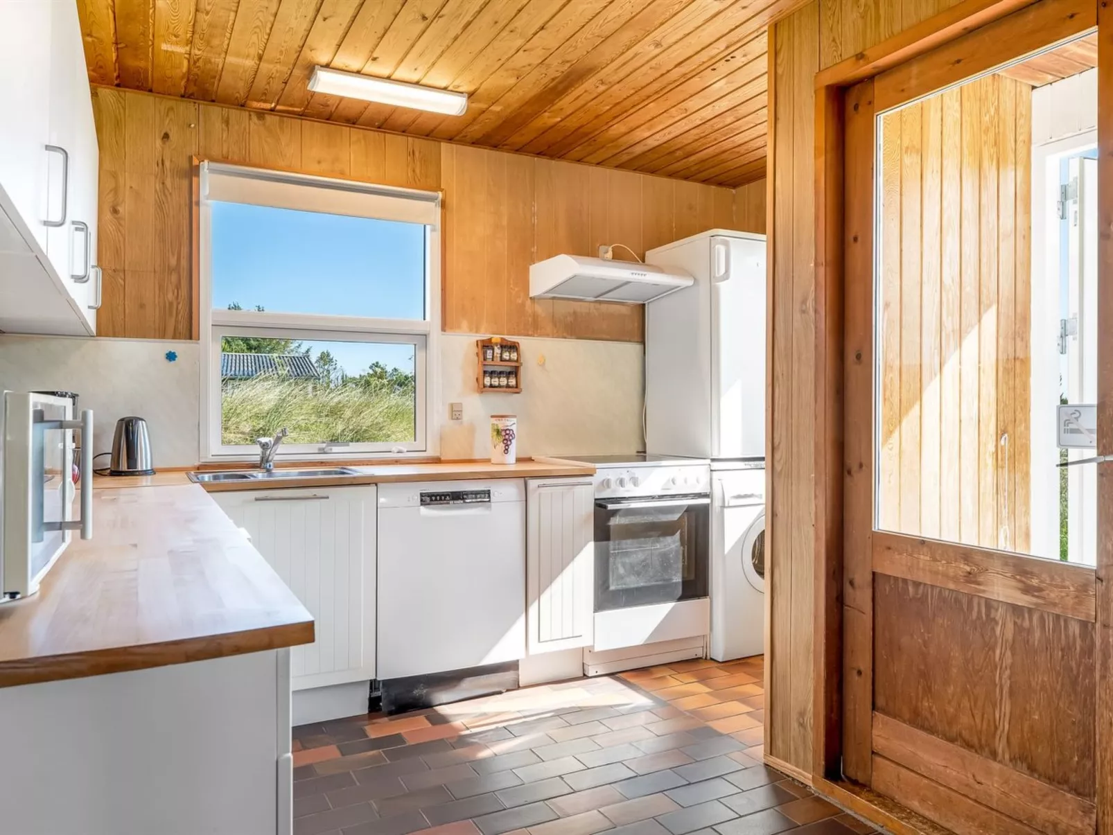 "Gunborg" - 800m from the sea - Binnen