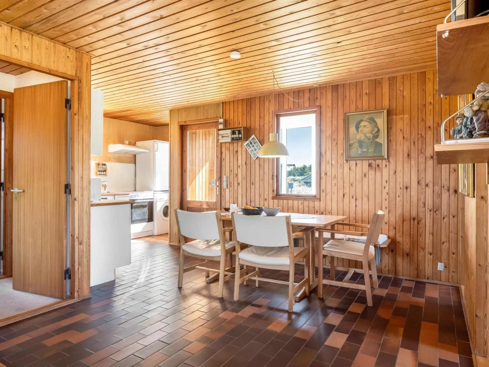 "Gunborg" - 800m from the sea - Binnen