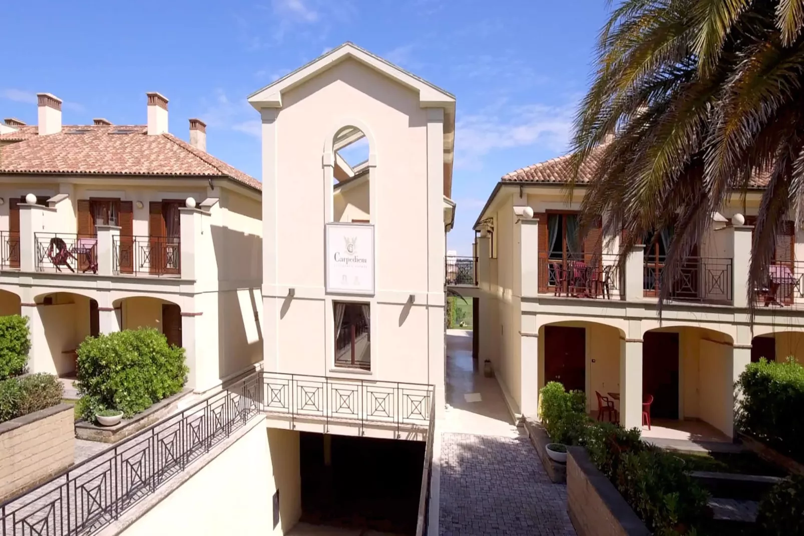 Quadrilocale vista giardino 217 - 4 pax - Buitenkant zomer