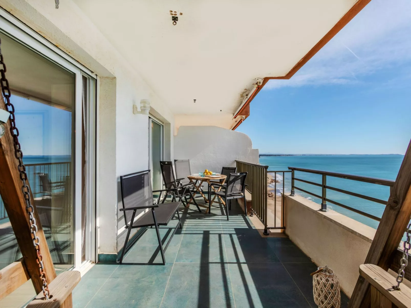 Miami Palace II - Buiten