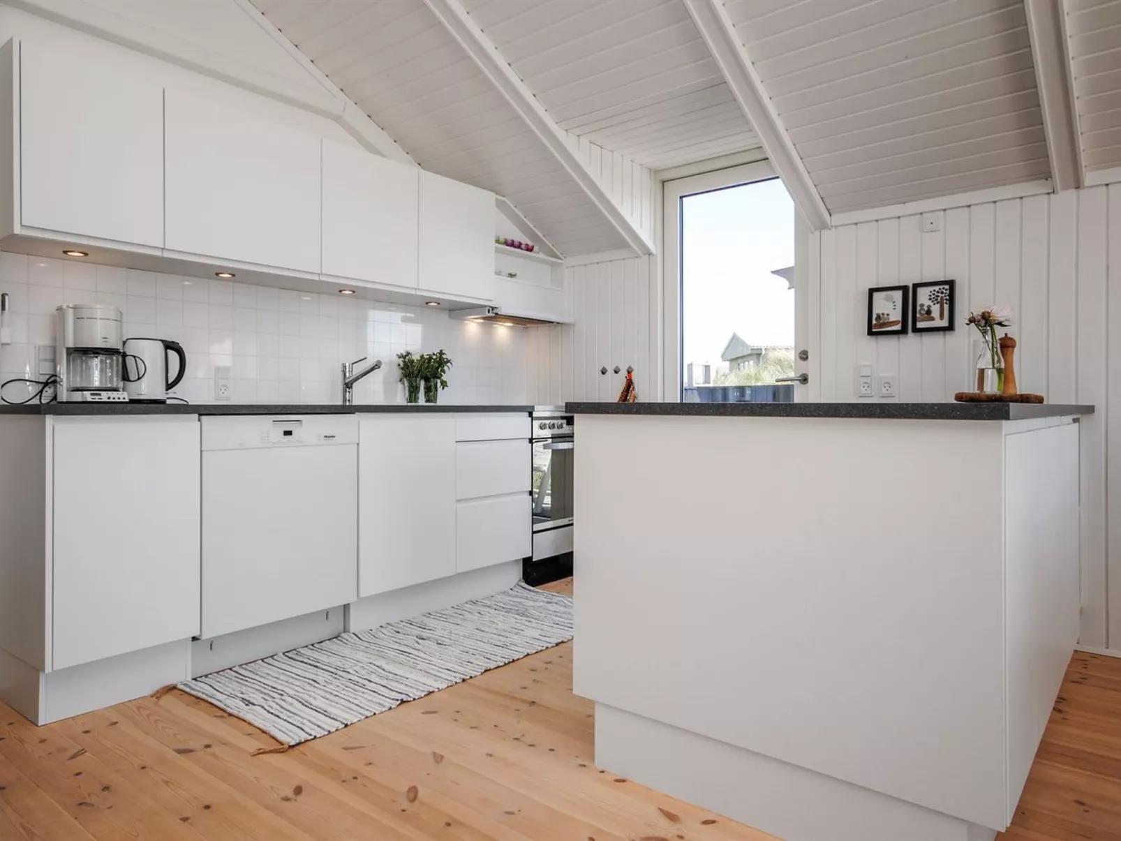 "Berenike" - 127m from the sea - Binnen