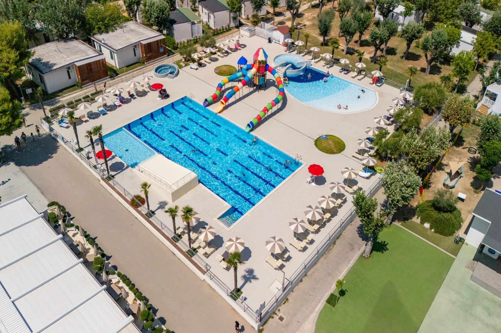 Stork Family Collection - LODGE SUPERIOR DOG max cap 4 pax