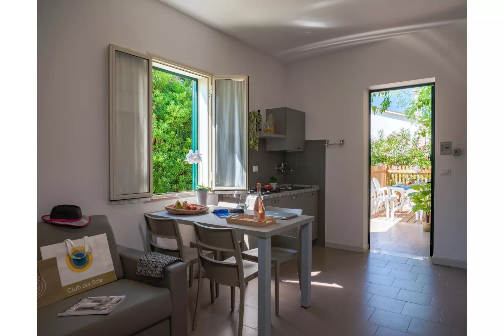 Stork Family Collection - BUNGALOW BILOCALE DOG max cap 5 pax