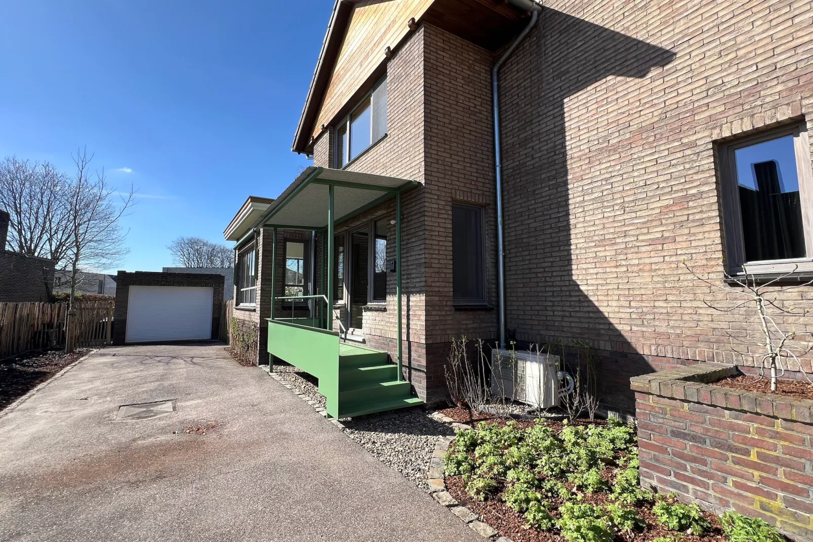 Studio Bruglaan 34B - Buitenkant zomer