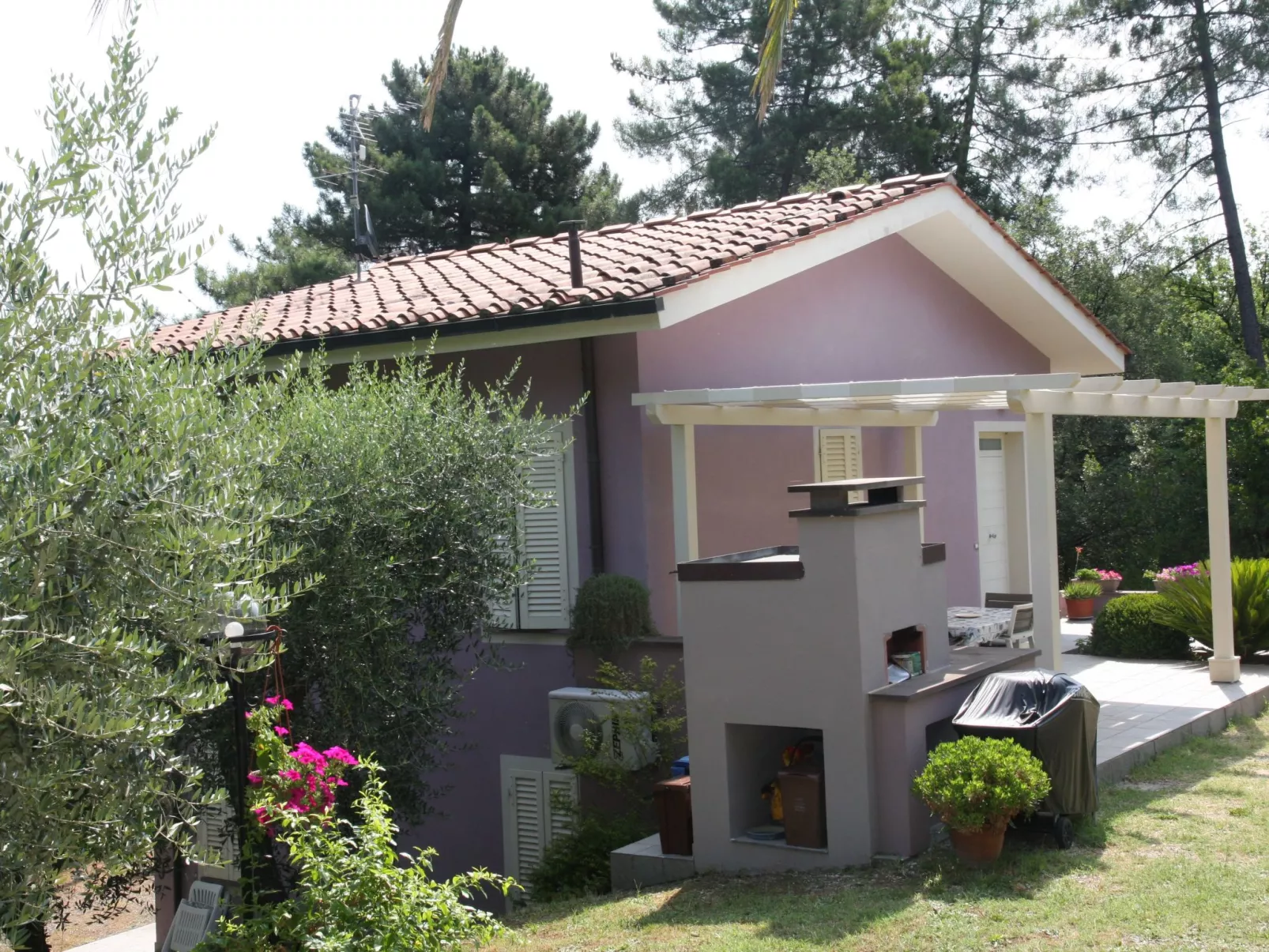 In Basetti mit Garten und Grill