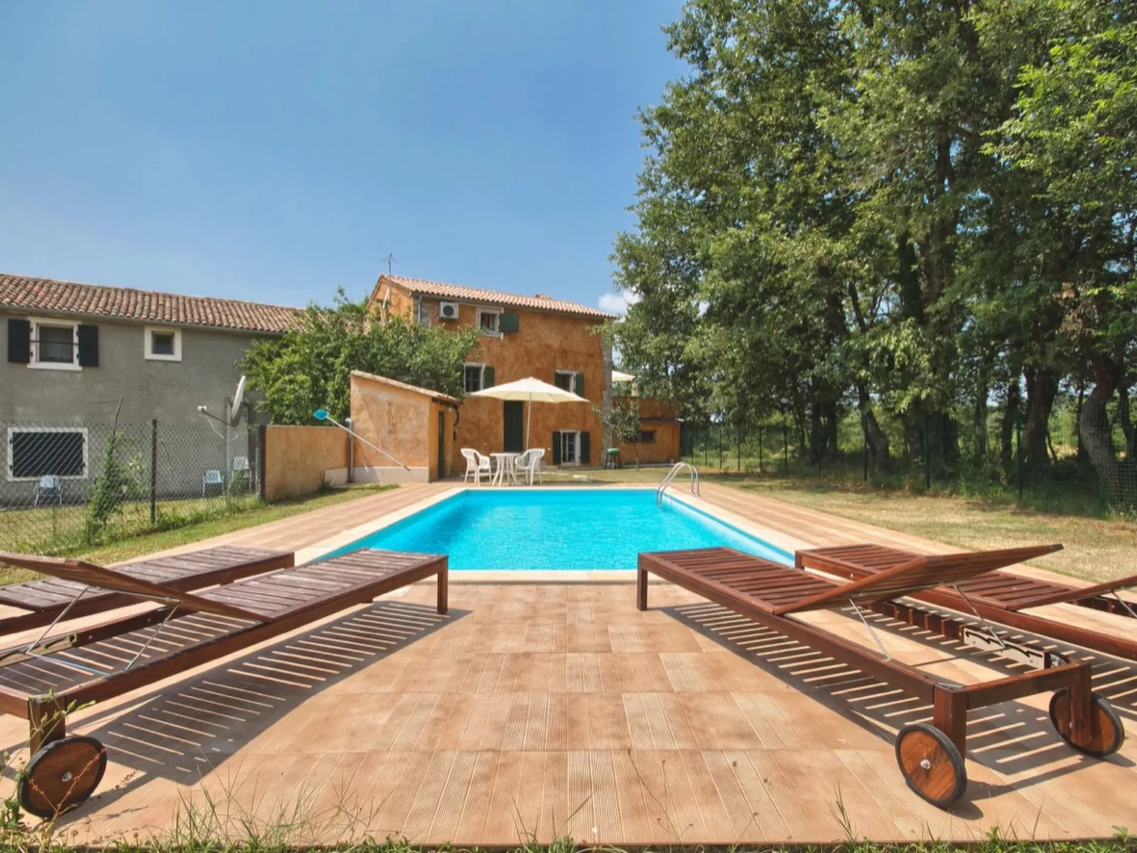 Villa Postaja - Buiten