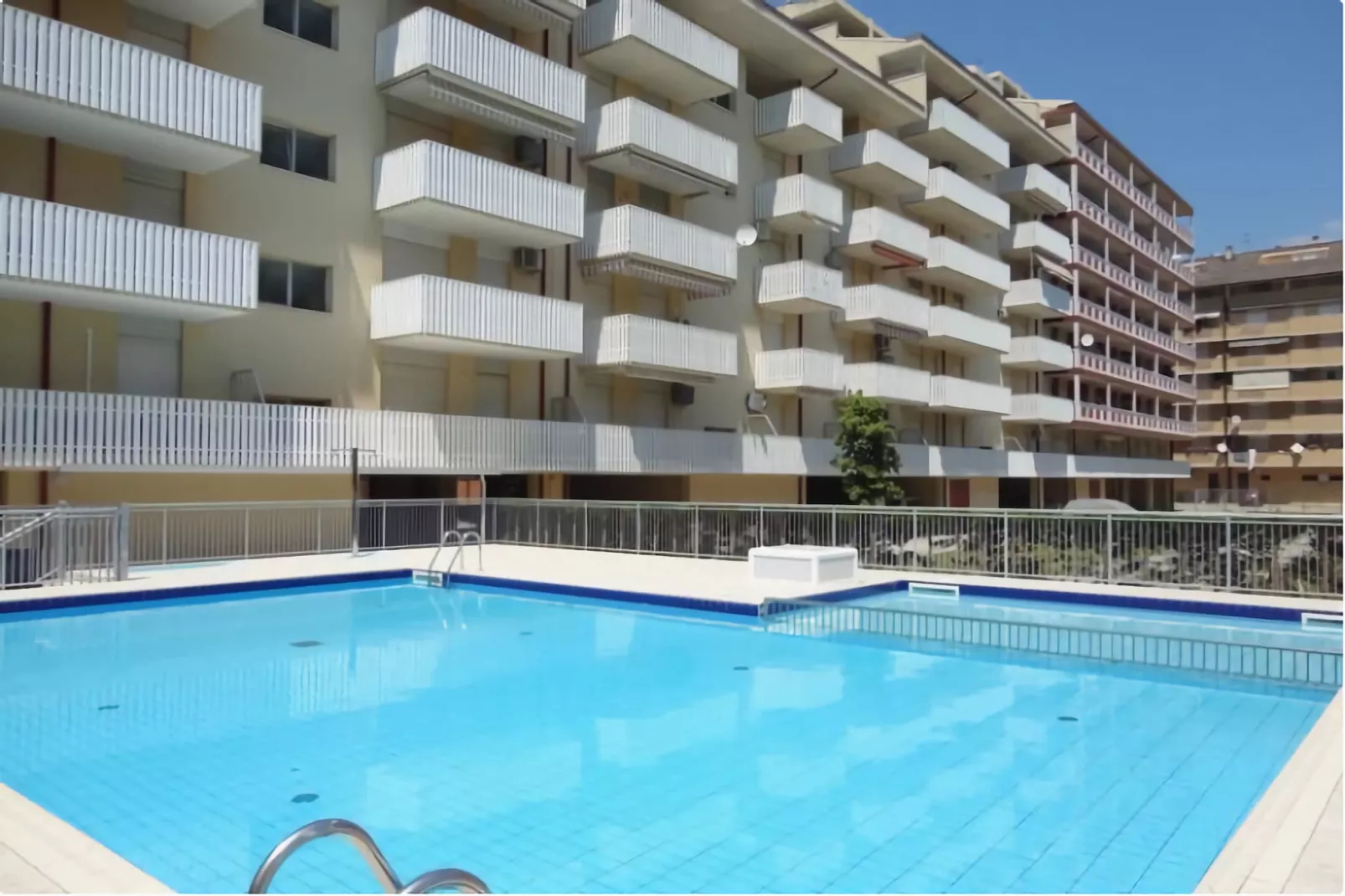 Holiday 255C - Zwembad