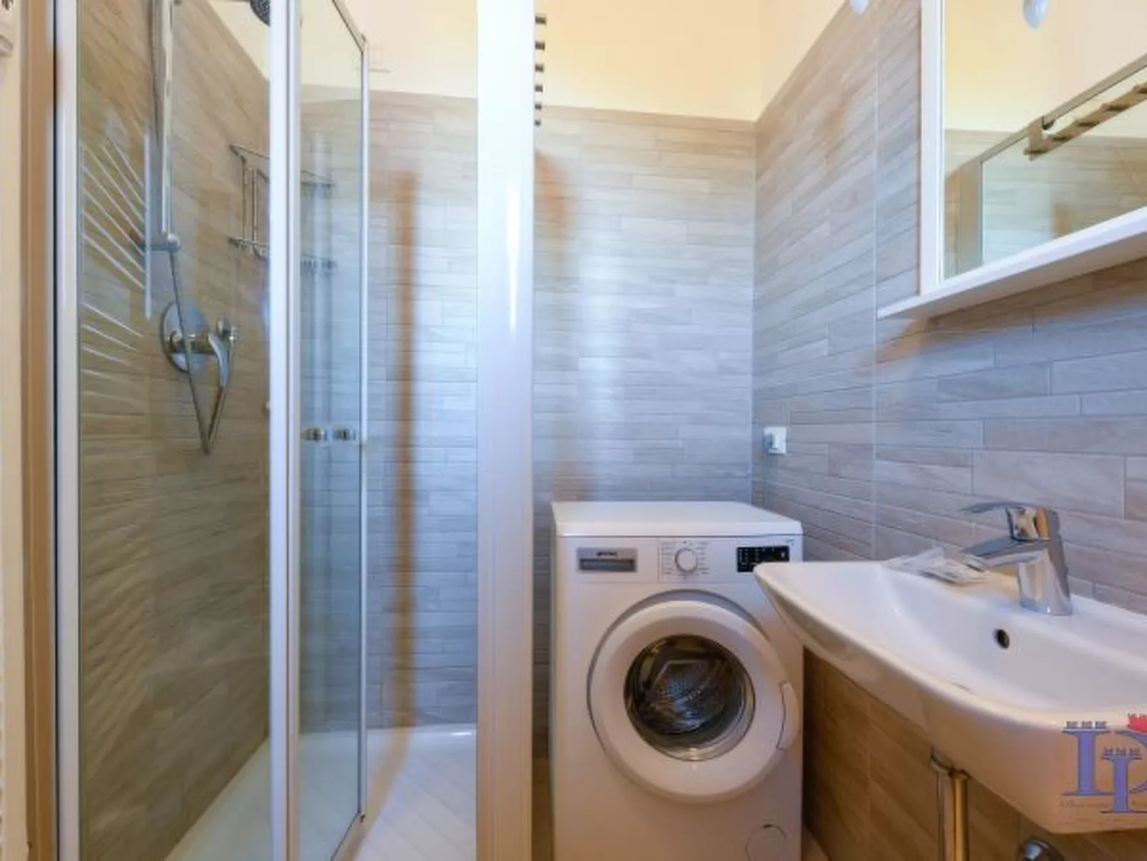 Desenzanoloft Smile on the Lake - Image-tags.info