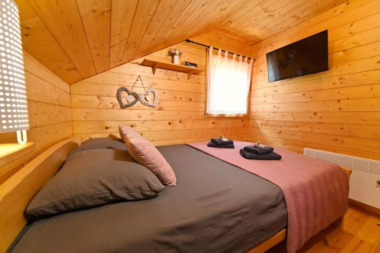 Lavanda Land - Villa Tanya Mrežnica - Three Bedroom Holiday Home with Hot Tub - Slaapkamer