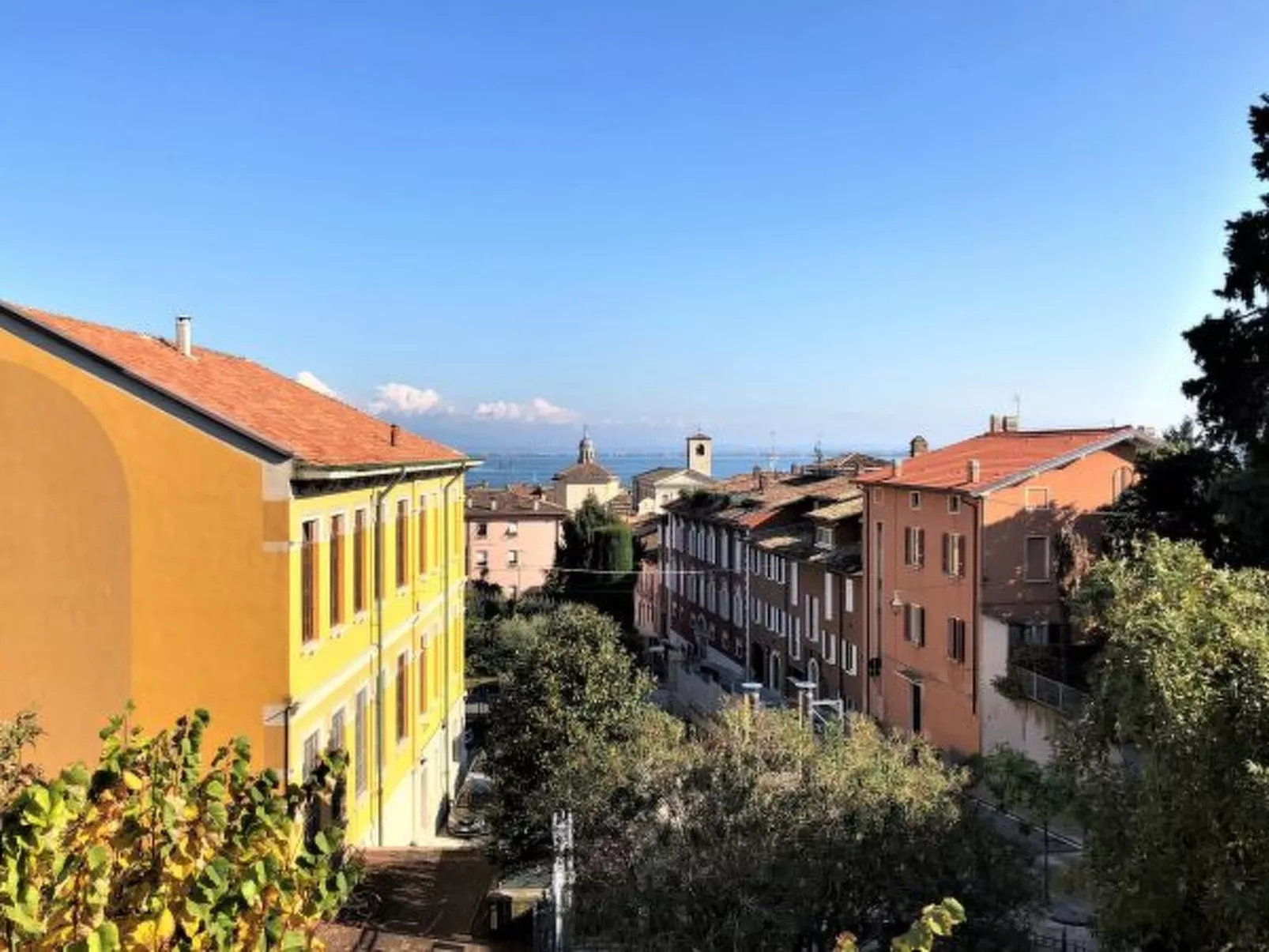 Desenzanoloft Smile on the Lake - Image-tags.info