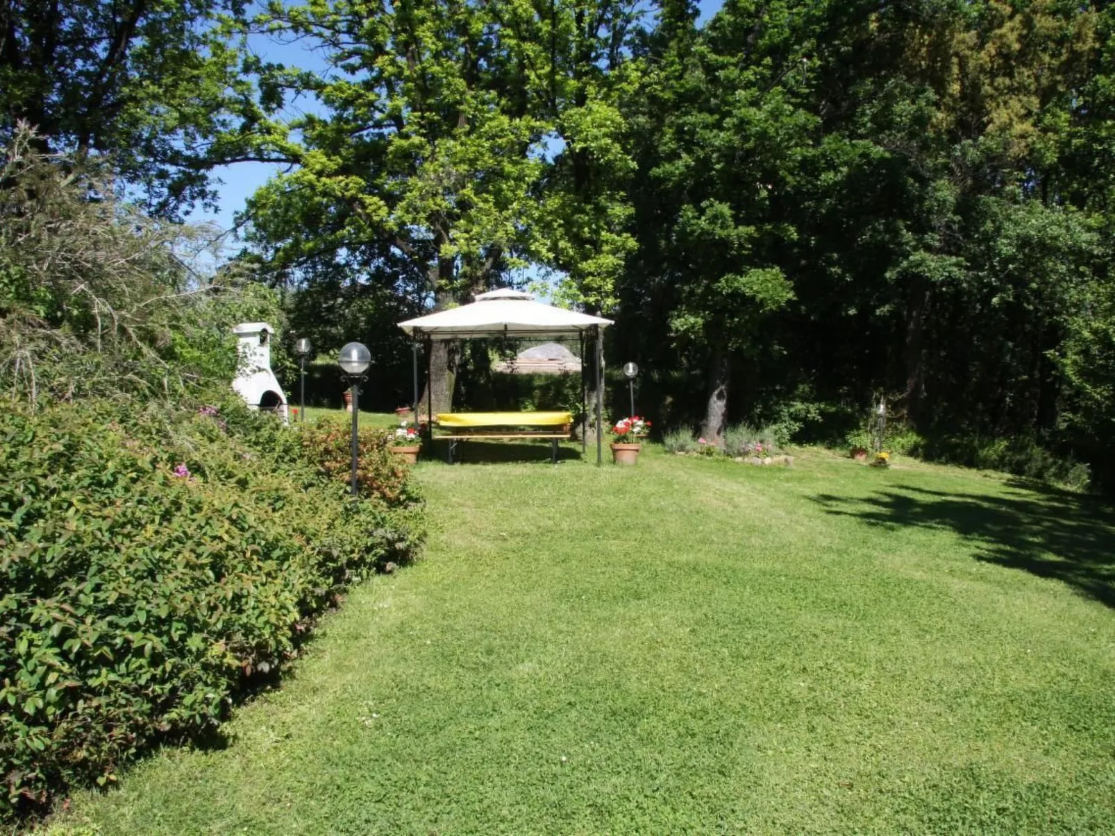 In Basetti mit Garten und Grill - Image-tags.info