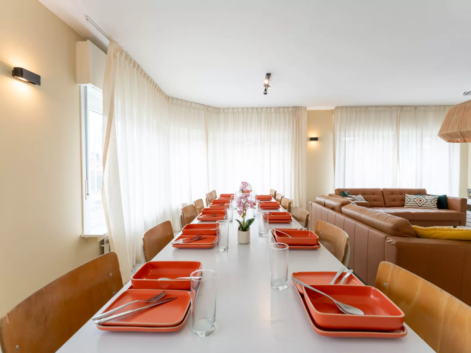 Wanderlust Belgium with parking - Binnen