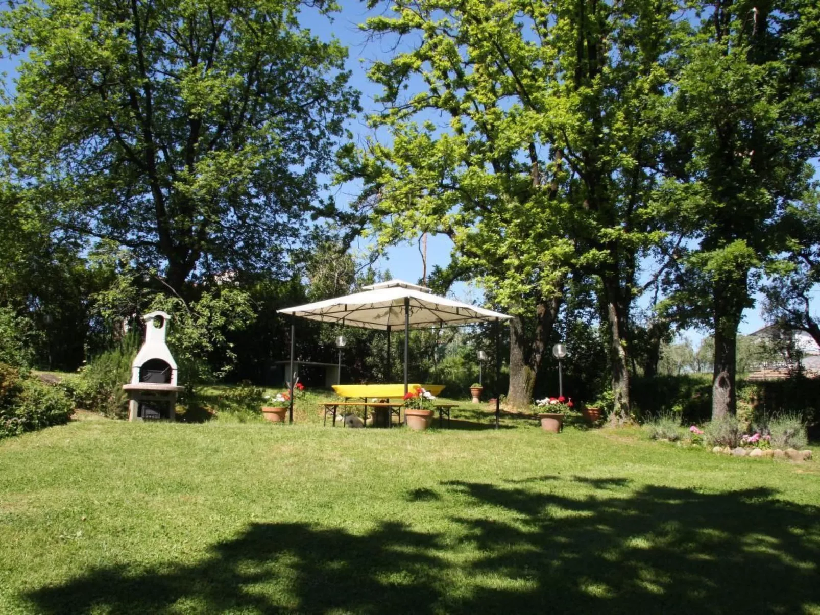 In Basetti mit Garten und Grill - Image-tags.info