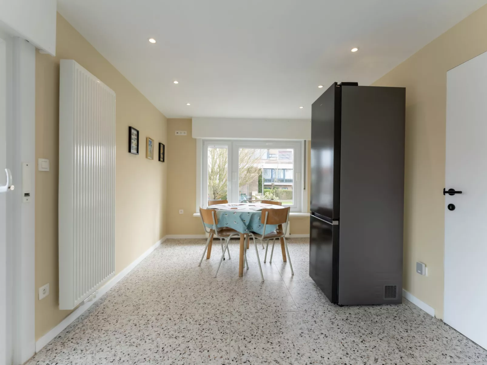 Wanderlust Belgium with parking - Binnen