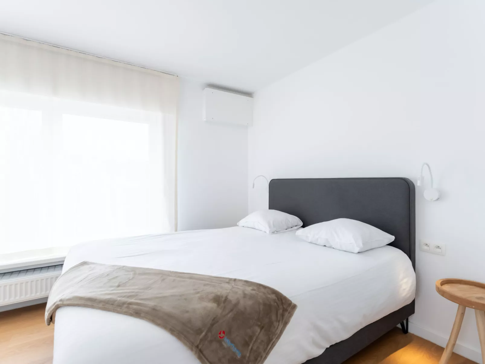 Wanderlust Belgium with parking - Binnen