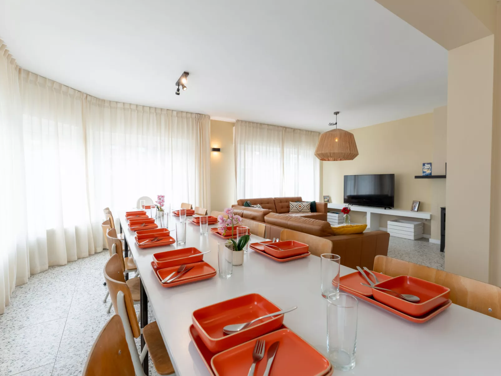 Wanderlust Belgium with parking - Binnen