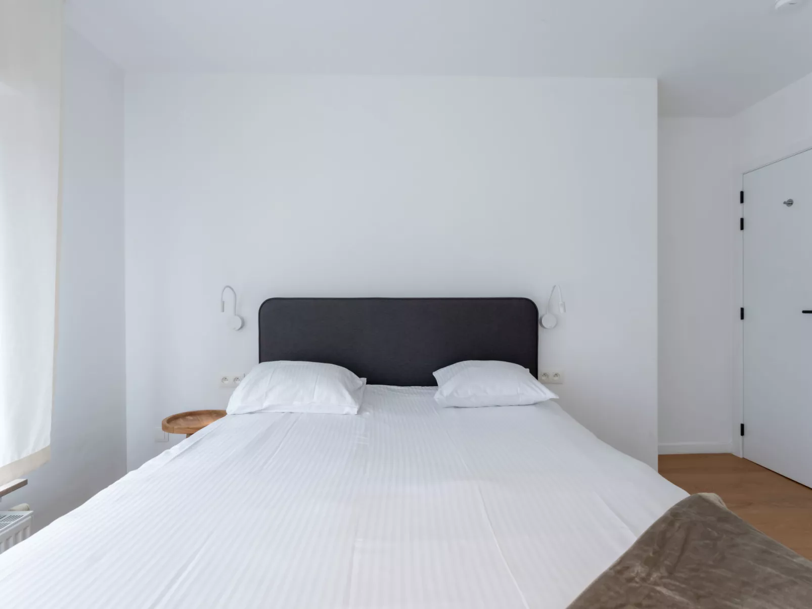 Wanderlust Belgium with parking - Binnen