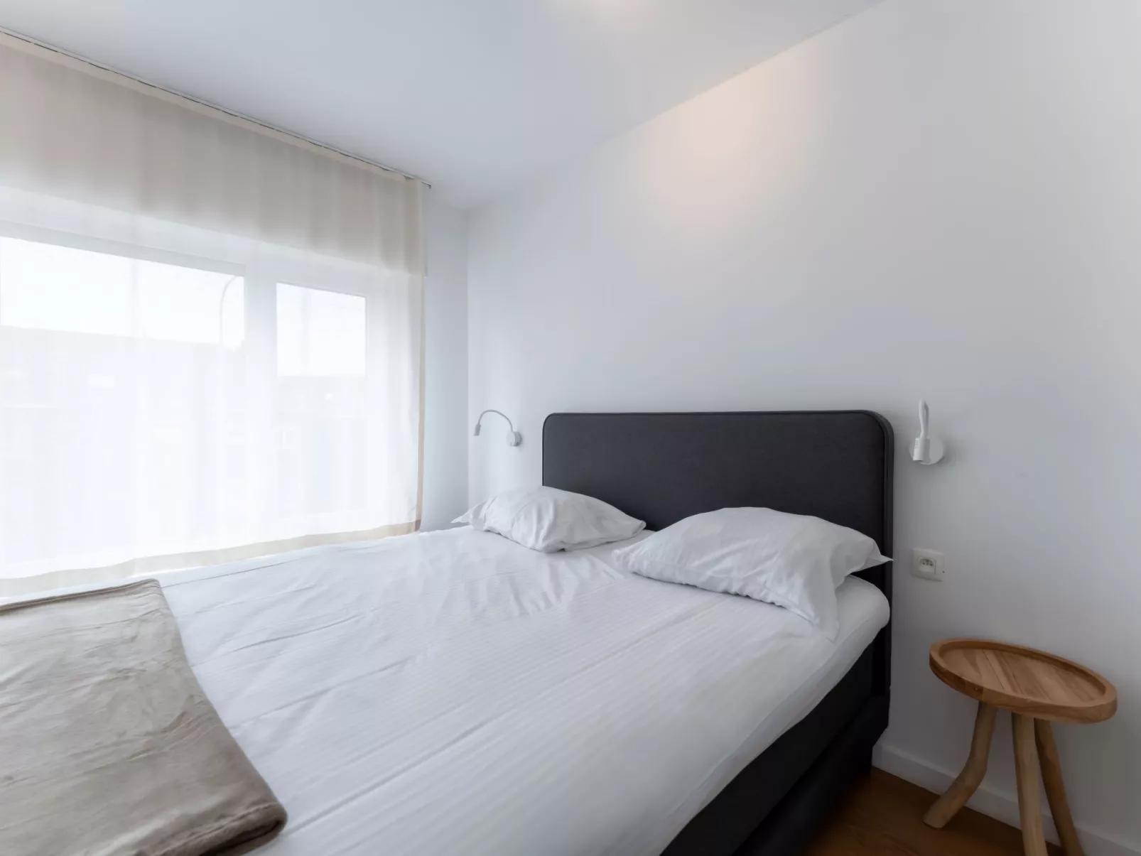 Wanderlust Belgium with parking - Binnen