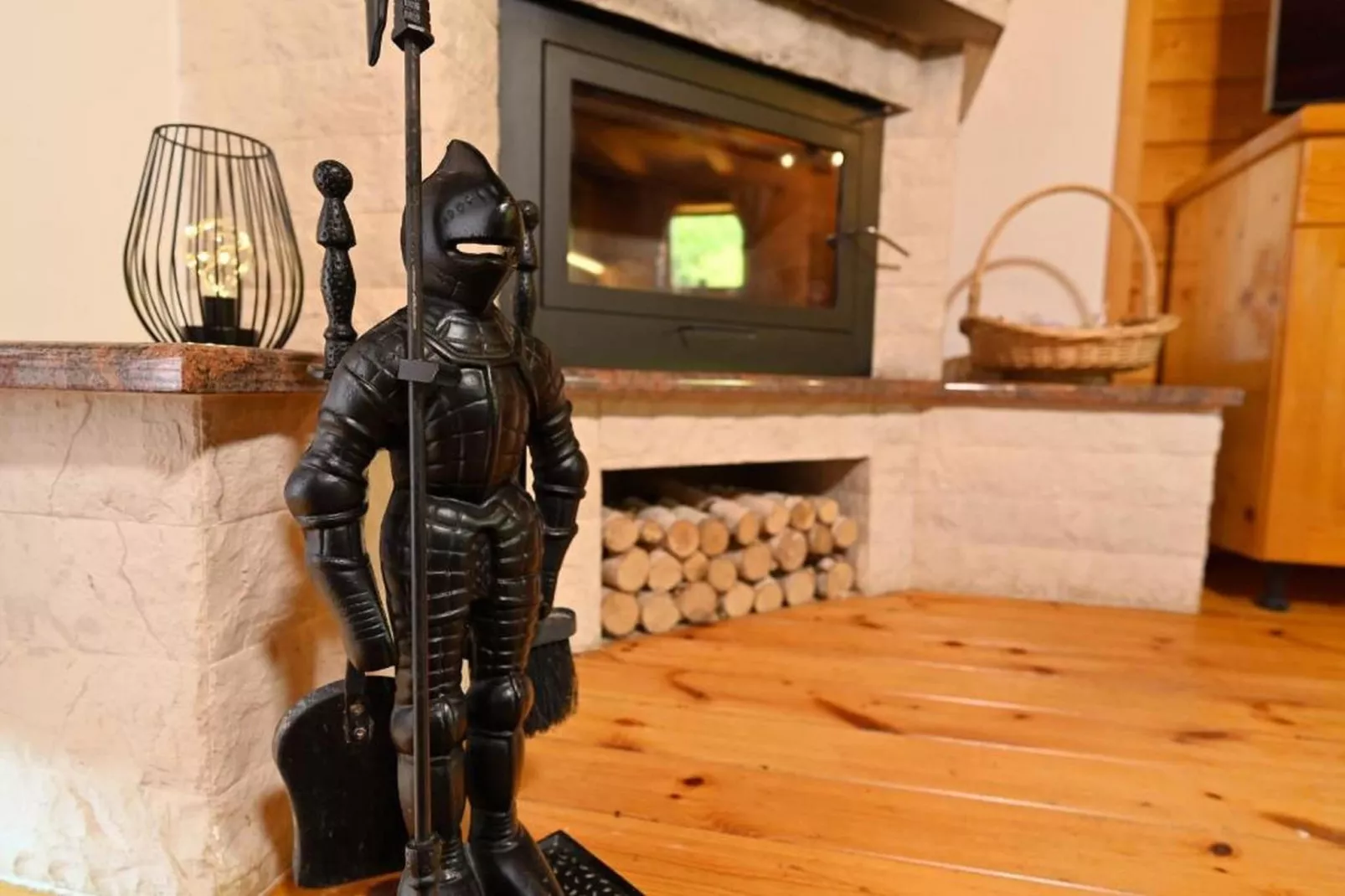 Lavanda Land - Villa Tanya Mrežnica - Three Bedroom Holiday Home with Hot Tub - Binnen