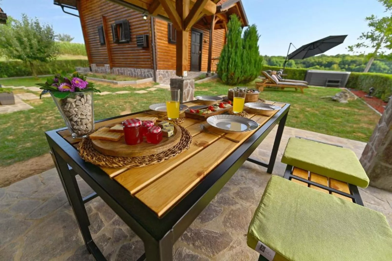 Lavanda Land - Villa Tanya Mrežnica - Three Bedroom Holiday Home with Hot Tub - Terras