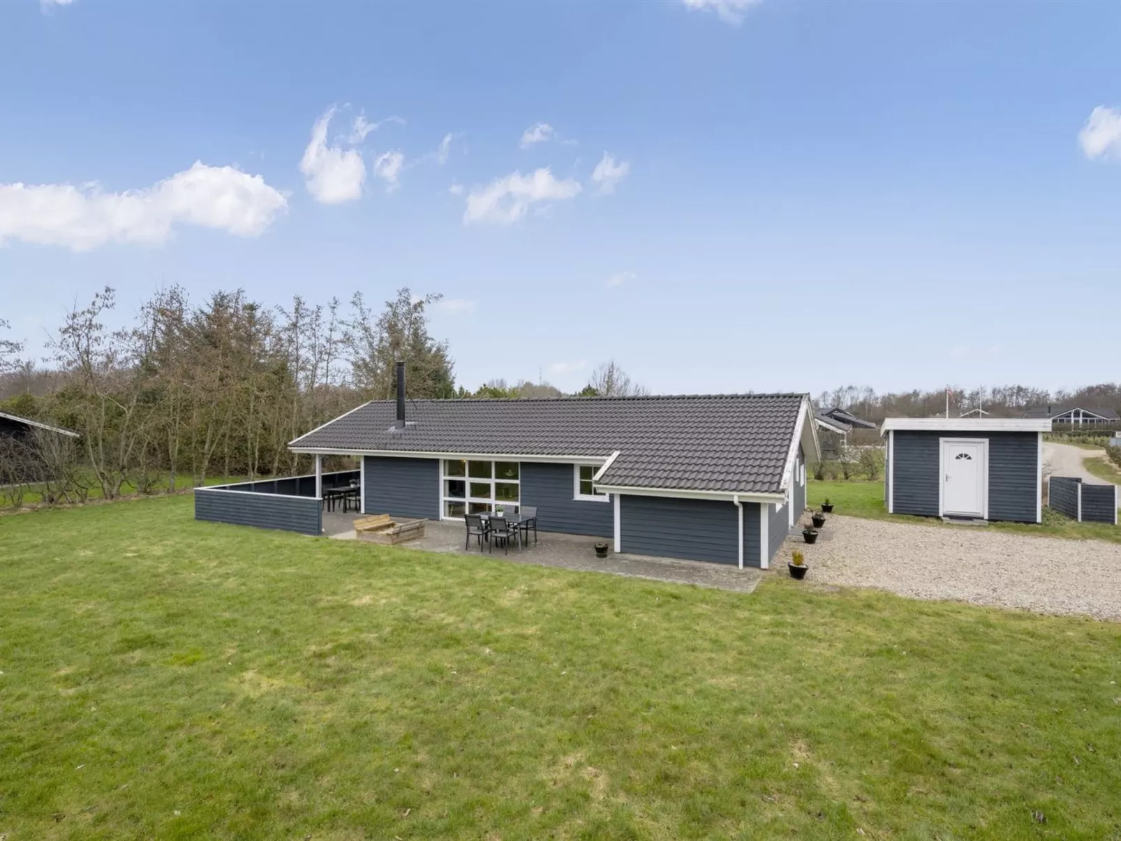 "Tinka" - 1.2km to the fjord