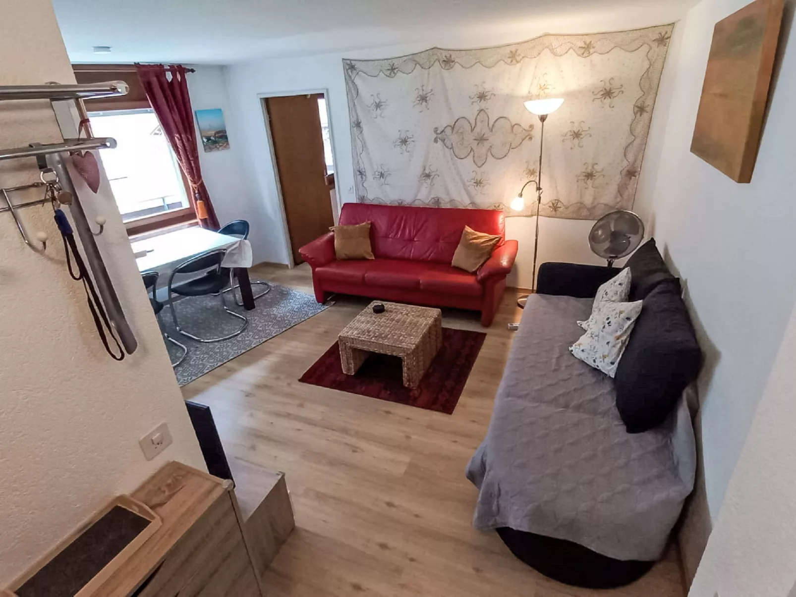 Gegenüber den Staubbach Wasserfällen - Binnen