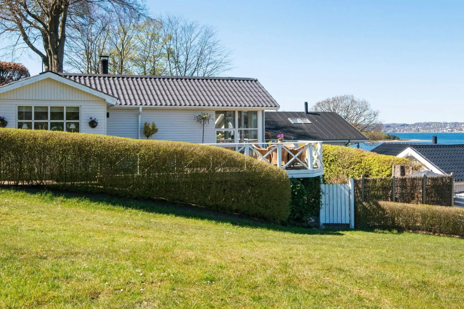 Luxe vakantiehuis in Børkop met panoramisch zeezicht-Waterzicht