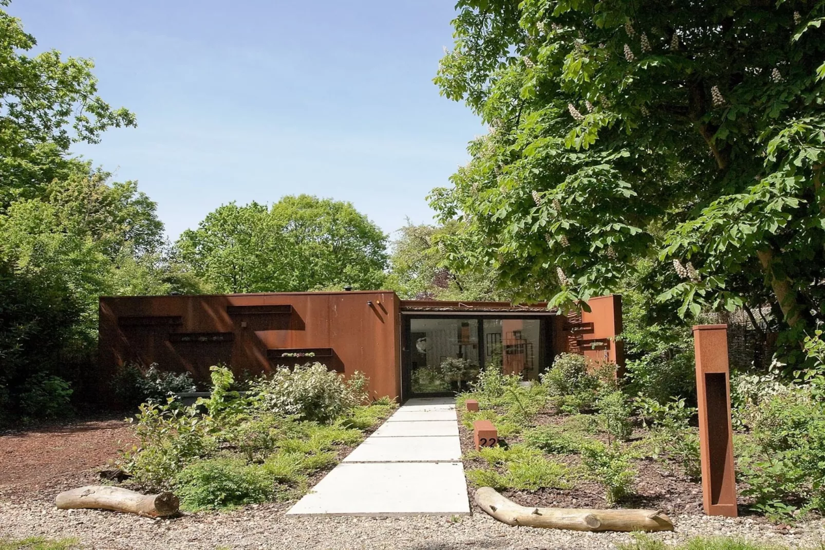 Stalen Boshuis - Buitenkant zomer