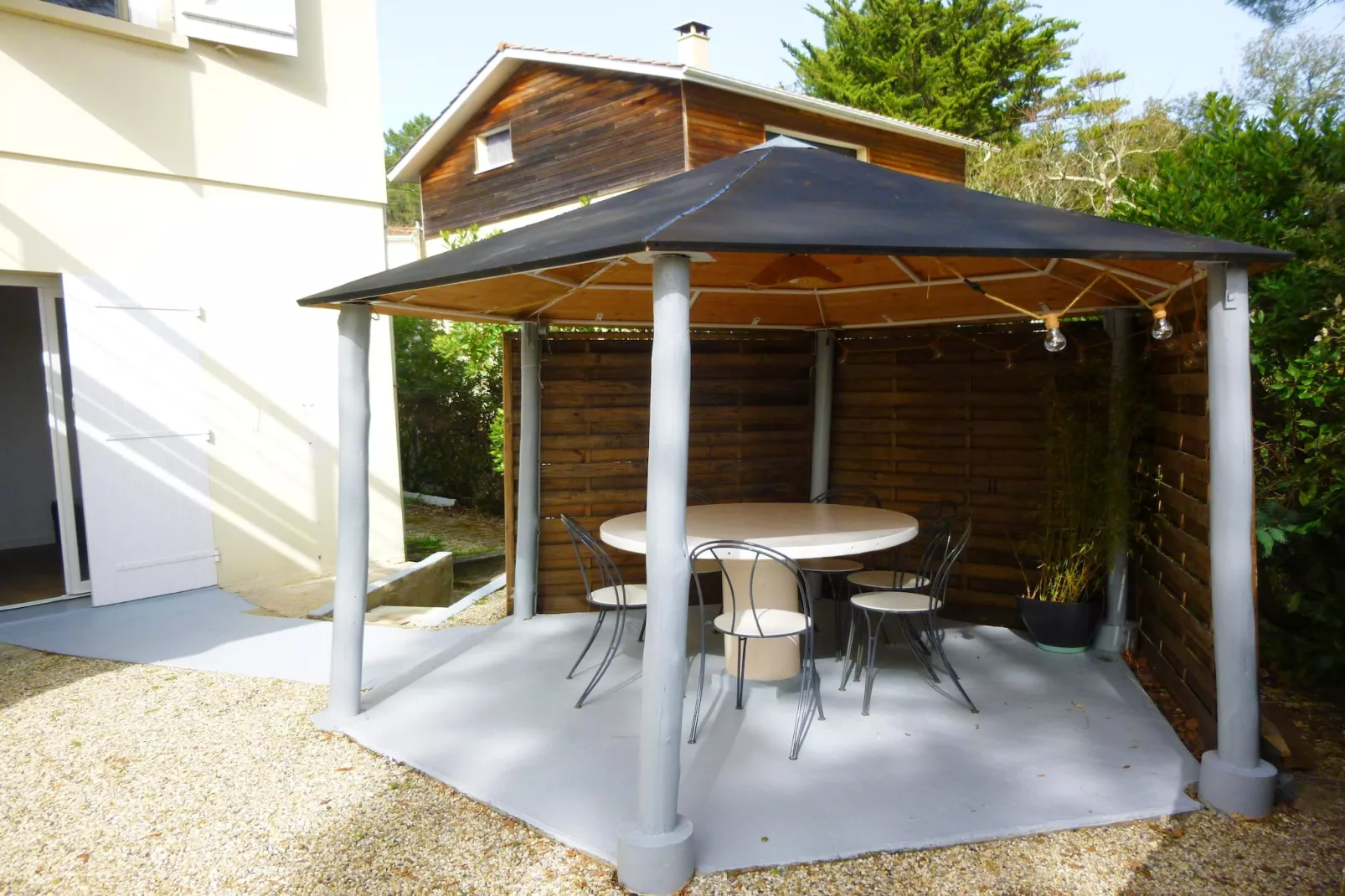 Maison avec vue sur le lac Lacanau - Tuinen zomer