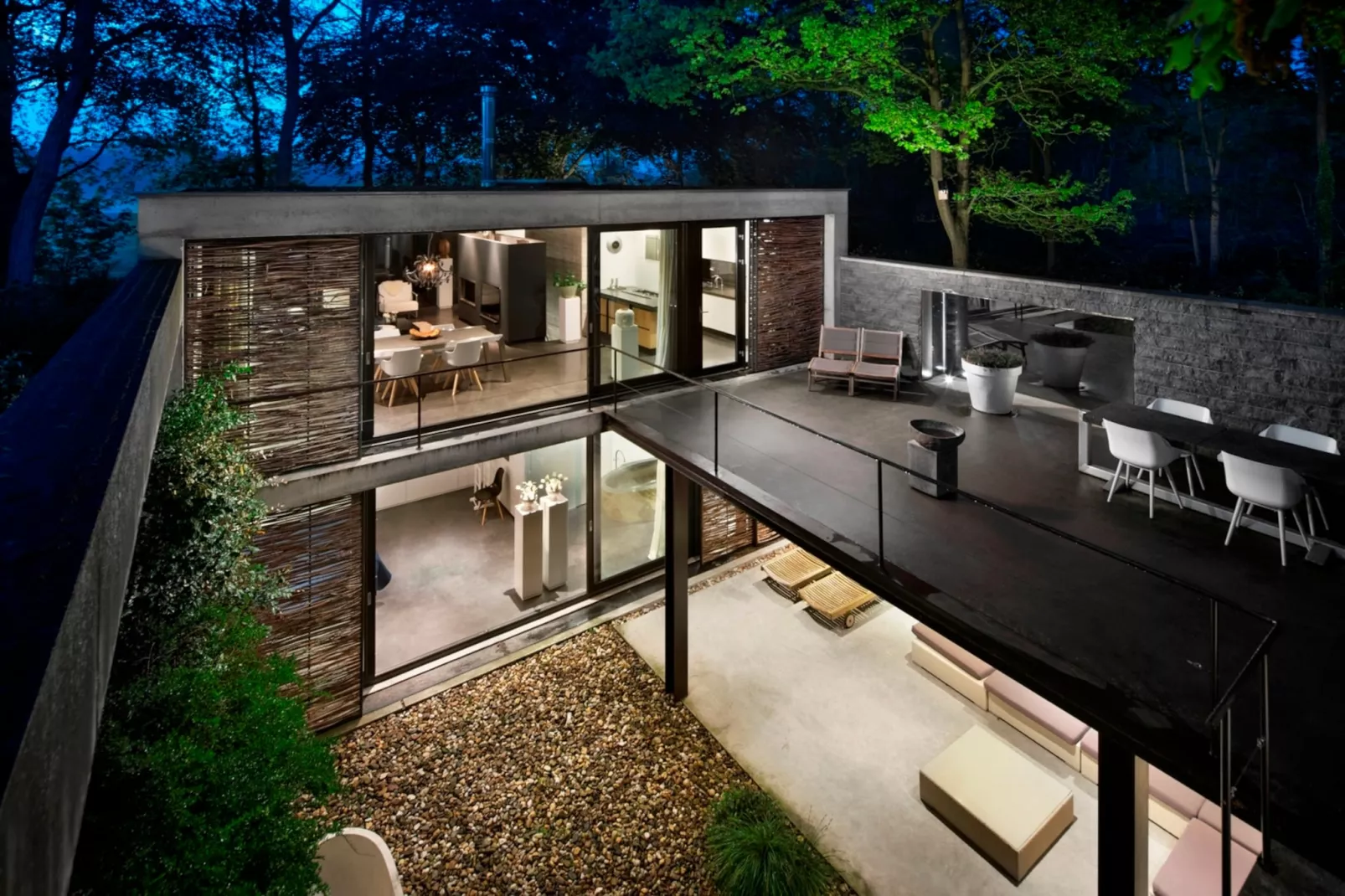 Betonnen Boshuis - Buitenkant zomer