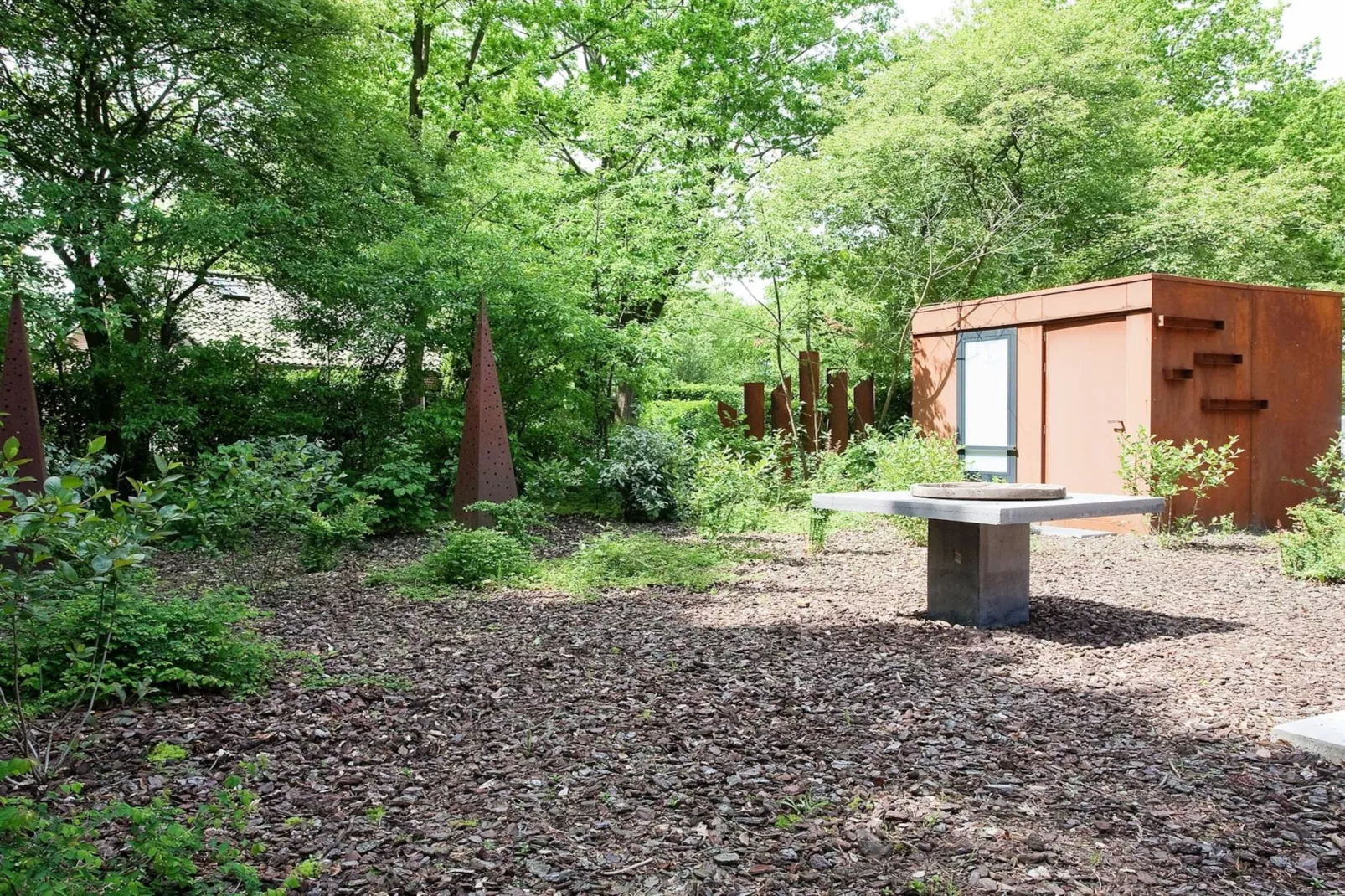 Stalen Boshuis - Buitenkant zomer