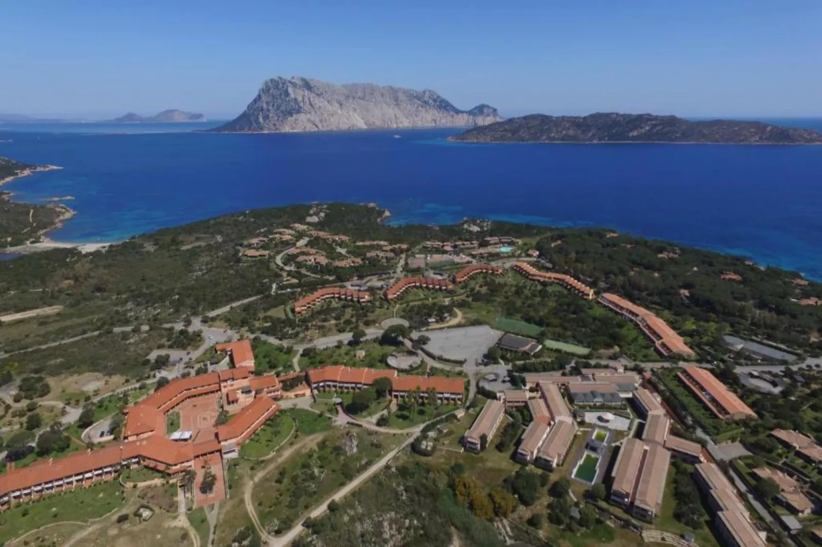 Residence Porto Coda Cavallo - STUDIO - Buitenkant zomer