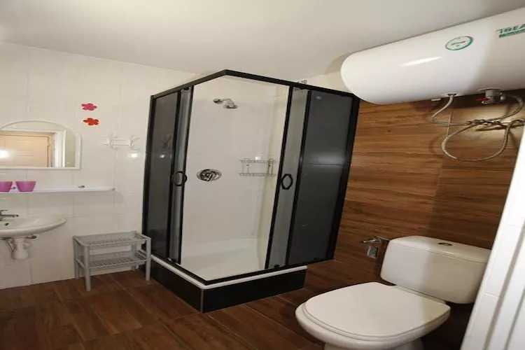 Apartament T1 parter - Badkamer