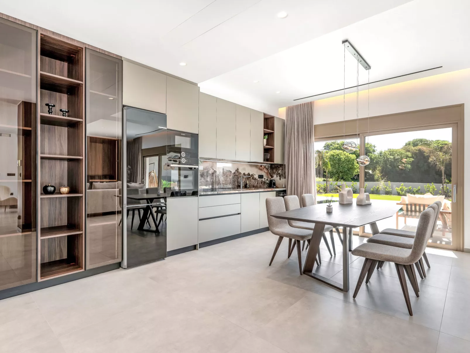 Ruby Paradise - Binnen