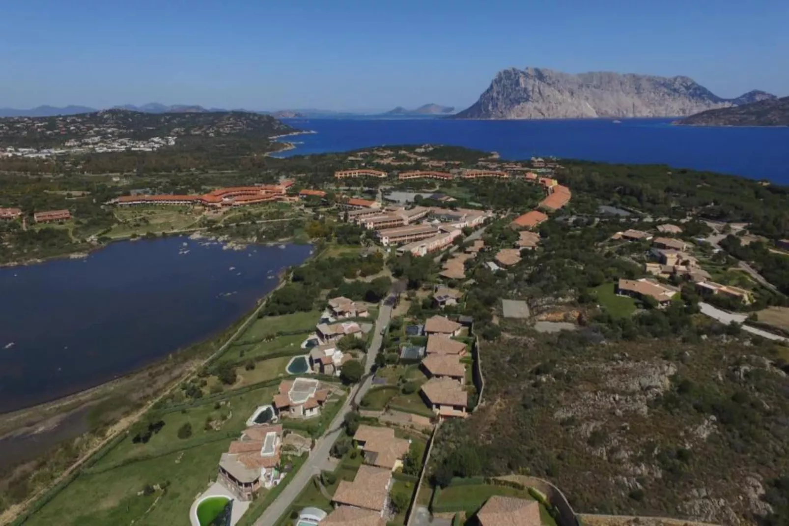 Residence Porto Coda Cavallo - APARTMENT 2 BEDROOM - Buitenkant zomer