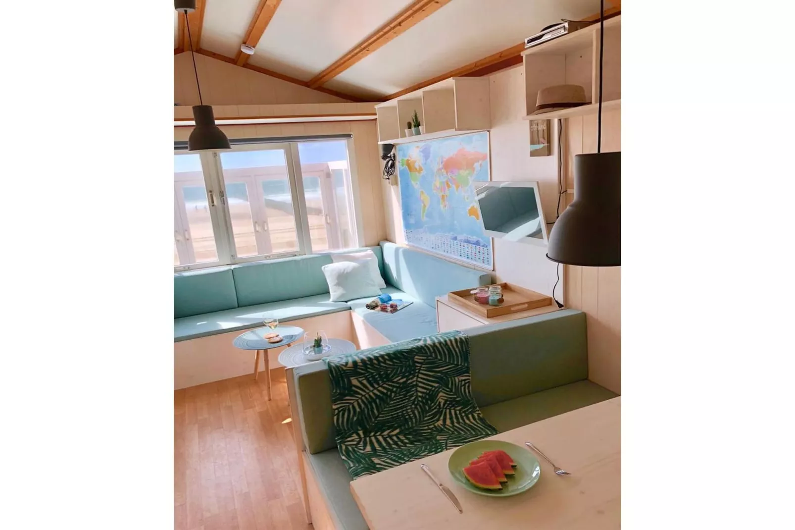 Beach sleep house near Dishoek directly by the sea with panoramic view and terrace, number 342 - Woonkamer