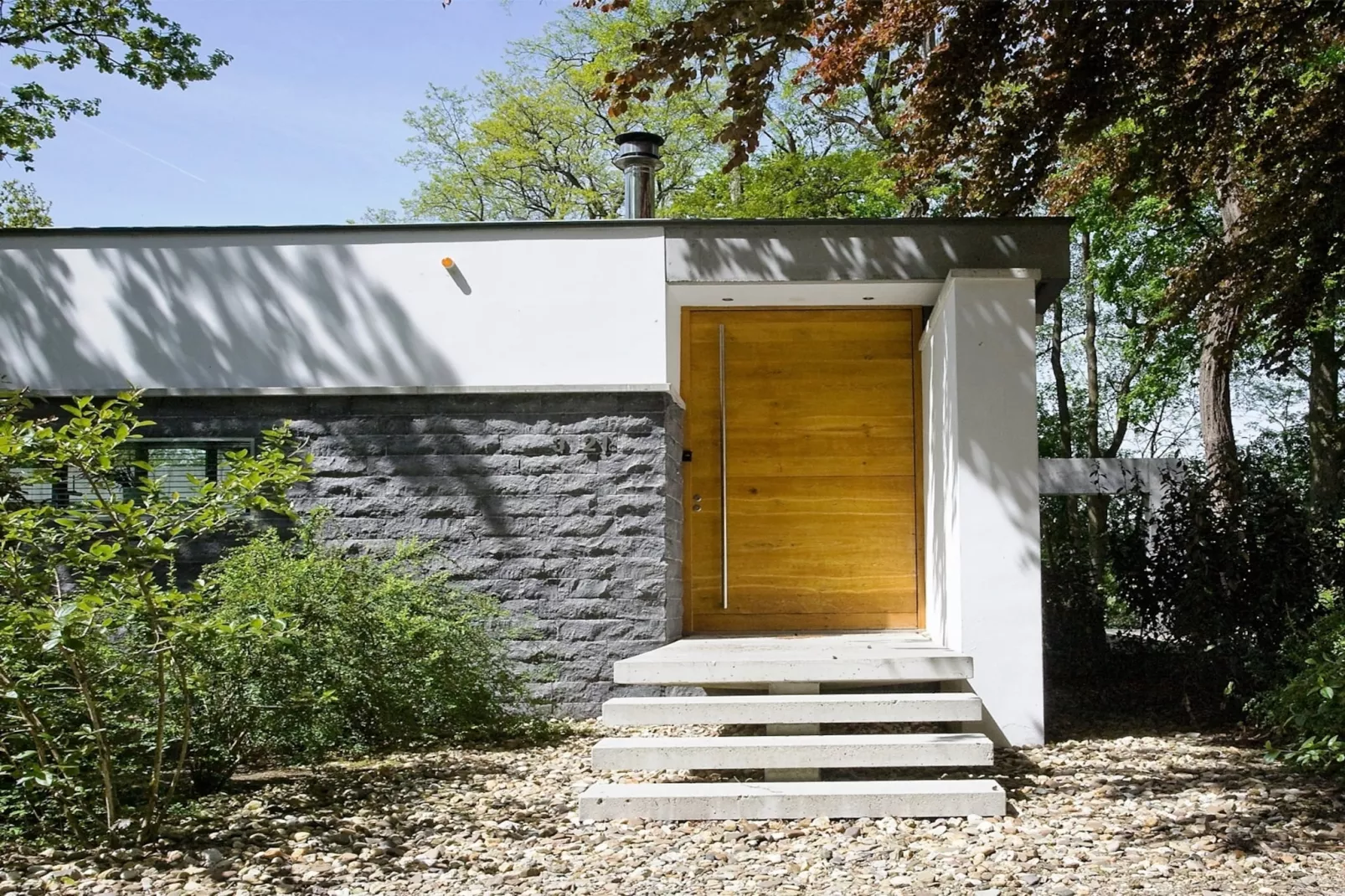 Betonnen Boshuis - Buitenkant zomer