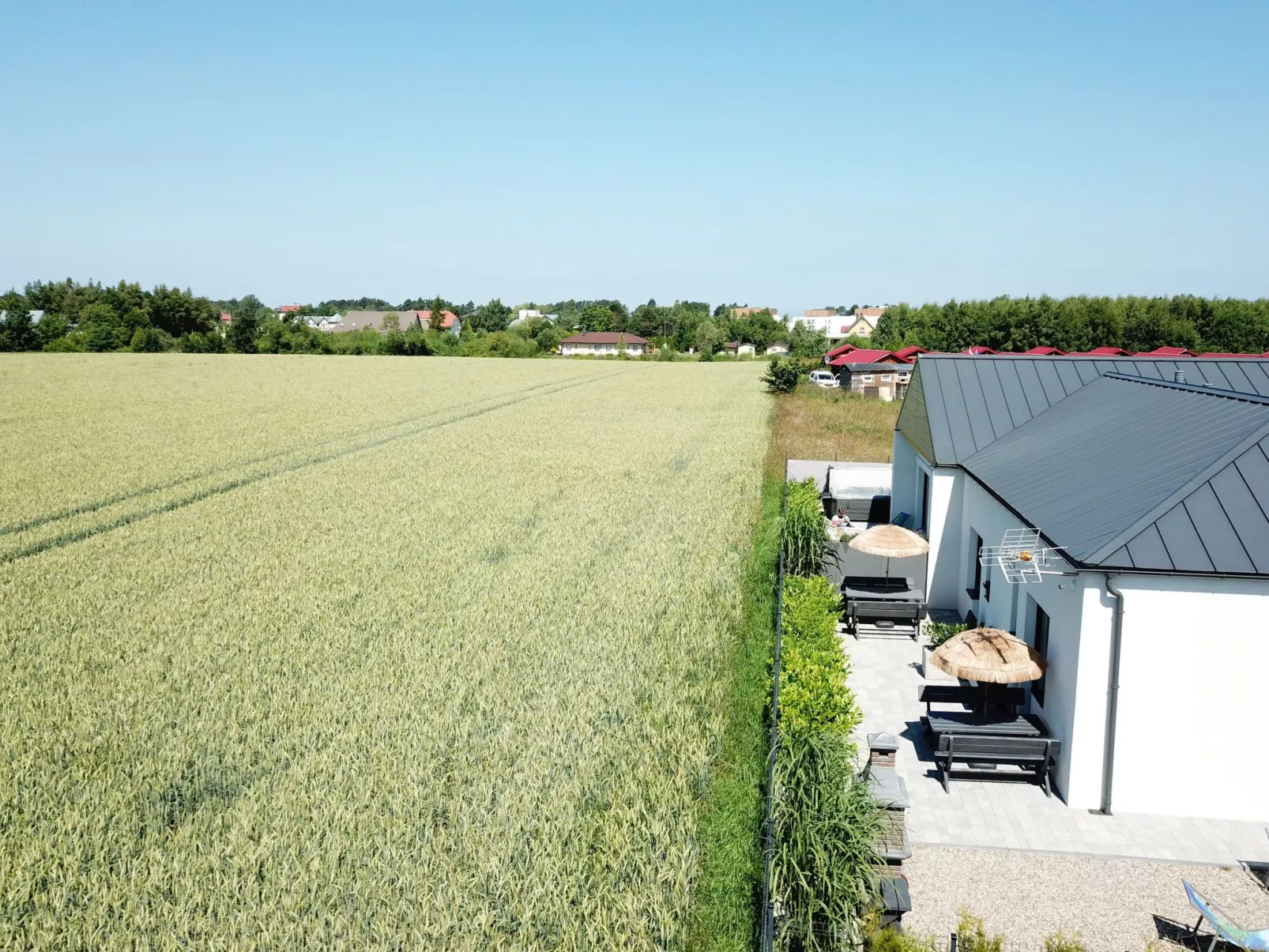 Zwei-Zimmer-Reihenhauswohnung - Buiten