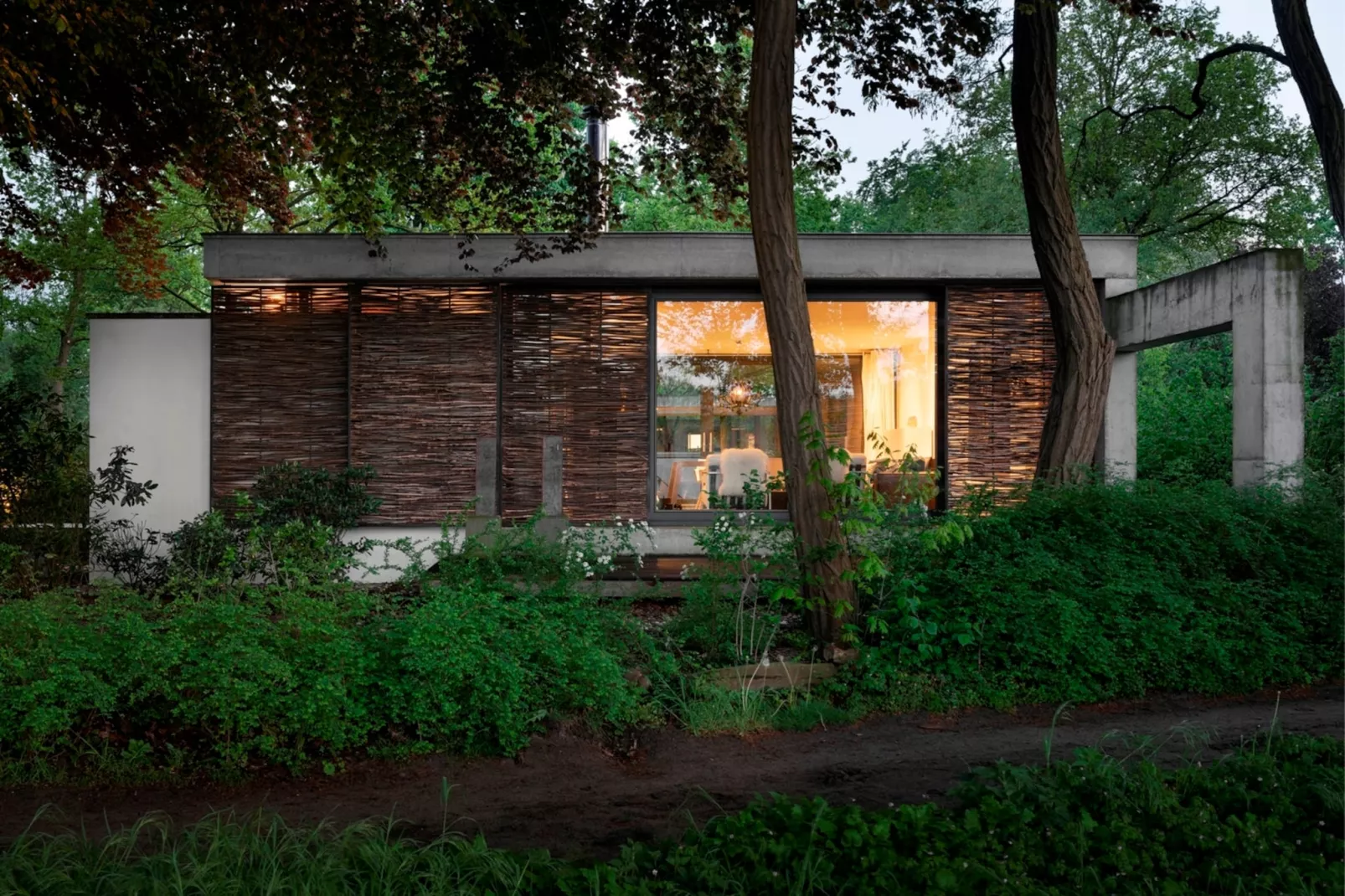 Betonnen Boshuis - Buitenkant zomer