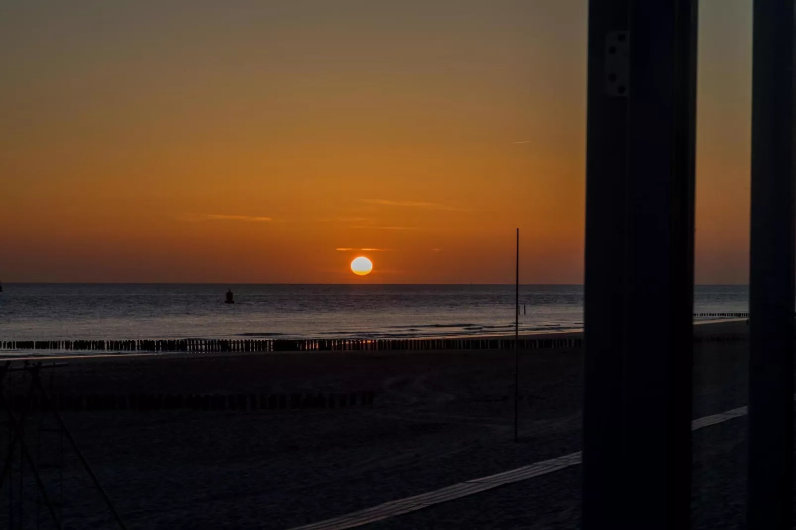 Beach sleep house near Dishoek directly by the sea with panoramic view and terrace, number 342 - Uitzicht zomer